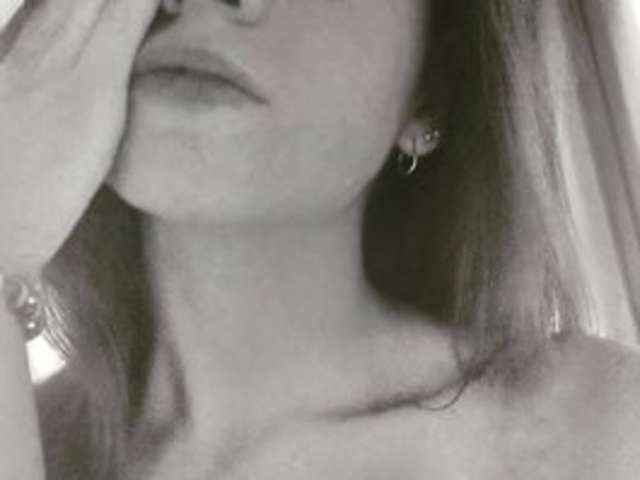 -EMILYJONES- amateur webcam photo