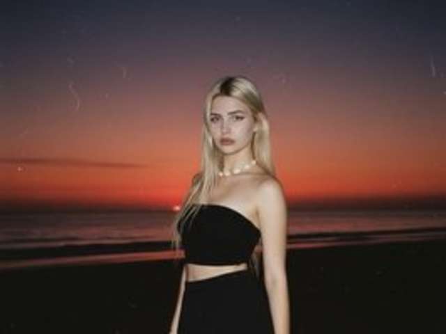 -MELANI- amateur webcam photo