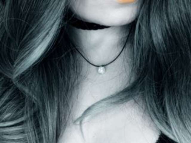 1GIRL-1FIST amateur webcam photo