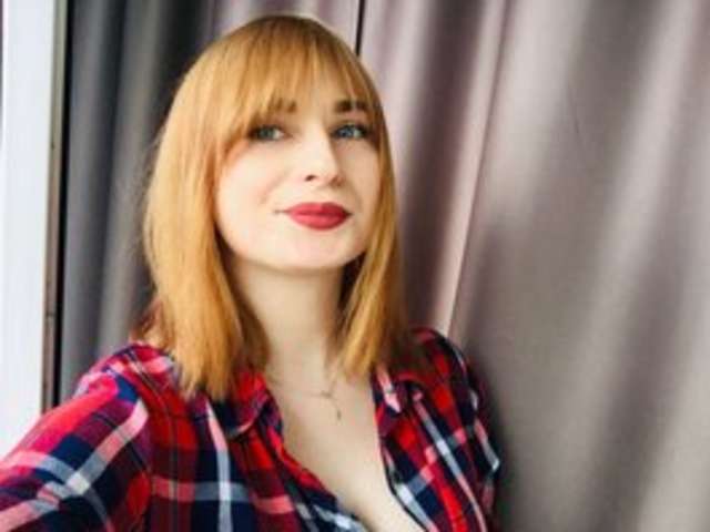 ALICIAREDLUV amateur webcam photo