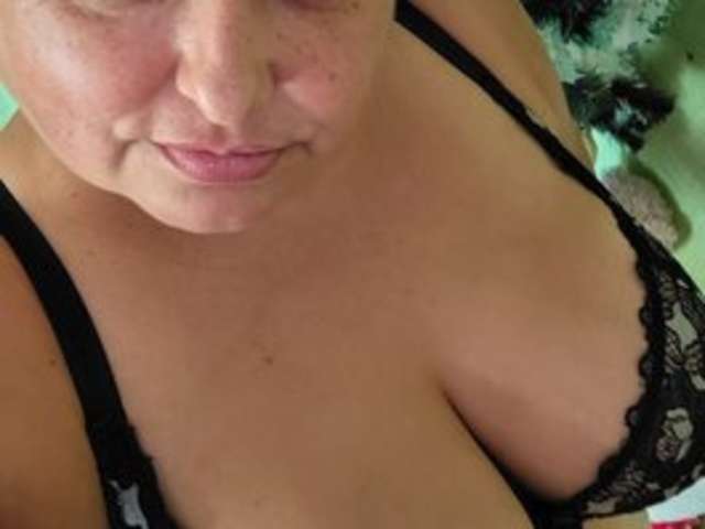 BIGMILF amateur webcam photo