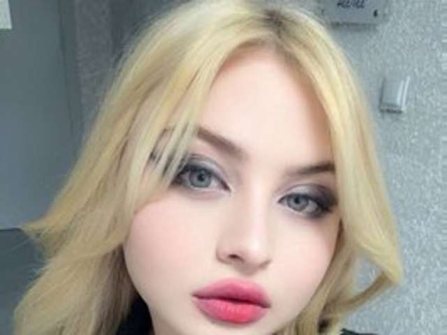 BLONDEBOND amateur webcam photo