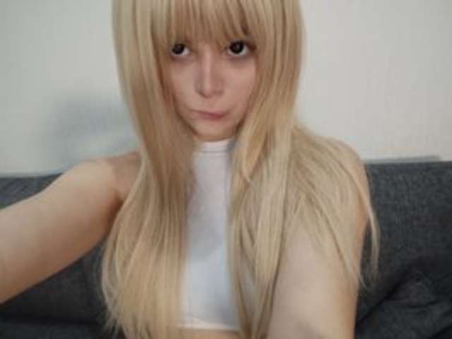 CHARLOTTE-MITCHELLE amateur webcam photo