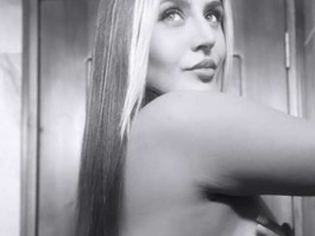 DAKOTAROBBINS amateur webcam photo