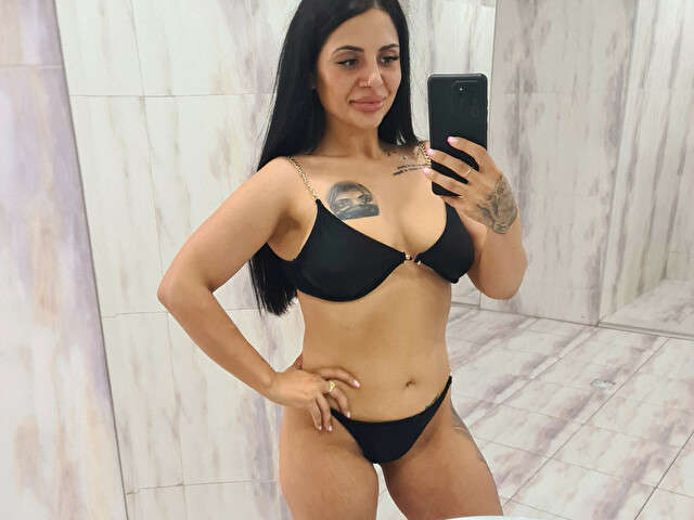 EVELYNNE amateur webcam photo