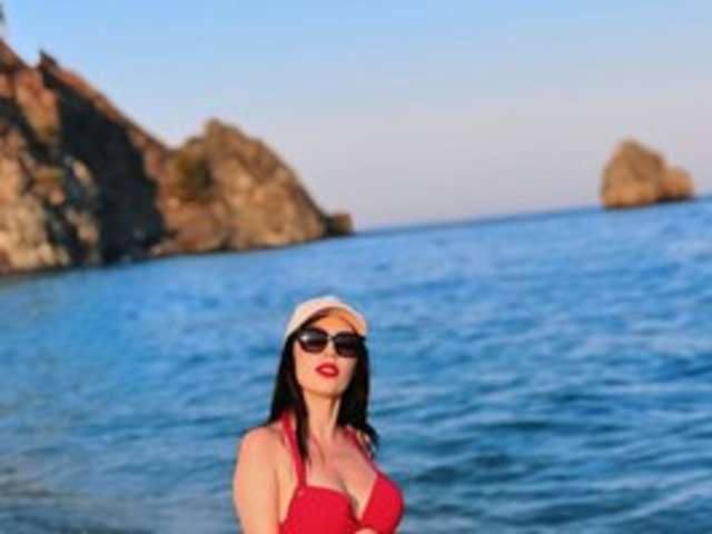 FEMDOMHEELS amateur webcam photo