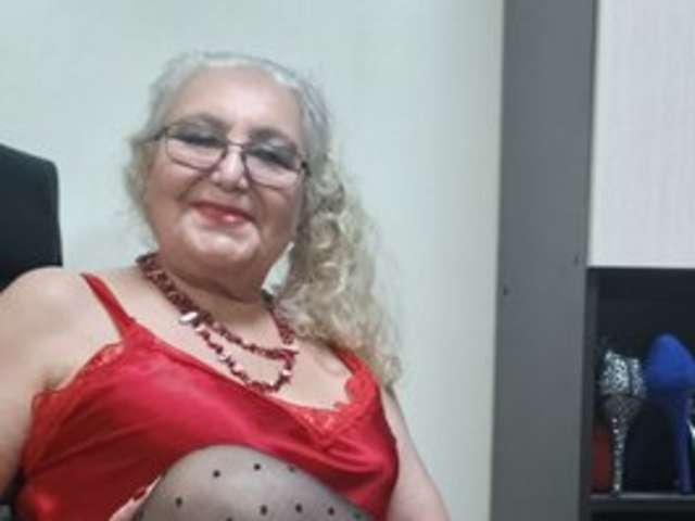 GRANNYWANTS amateur webcam photo