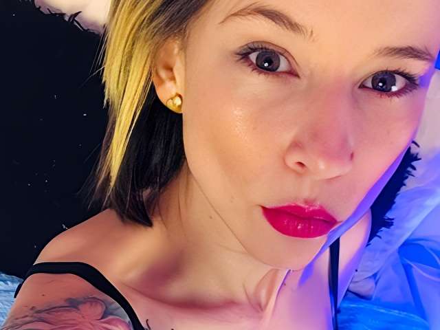 HILARYDUFF amateur webcam photo