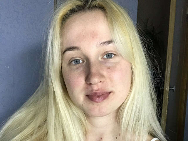IAMHOTBLONDE amateur webcam photo