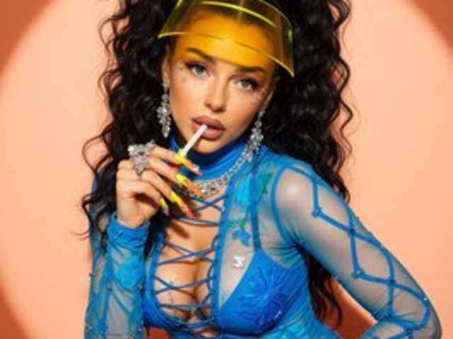 IAMMAZEEKIIN30XX amateur webcam photo