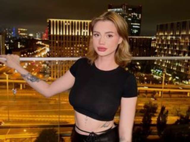 ICE-HOT amateur webcam photo