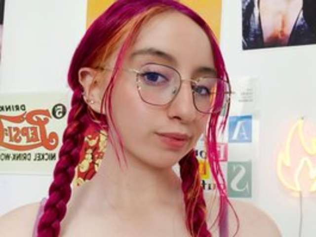 JULIETASHELBY amateur webcam photo