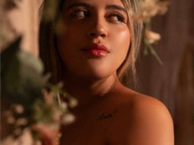 JULIETHATAYLOR amateur webcam photo