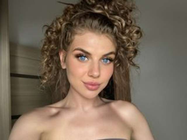 JUSTALICE amateur webcam photo