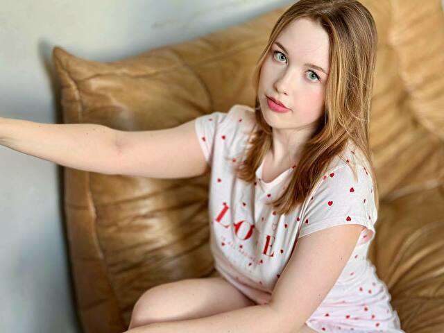 KARINAXSWEET amateur webcam photo