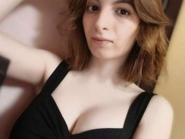 KATENOTLEY amateur webcam photo