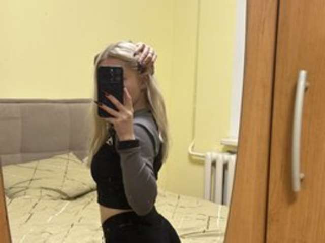 KEROLINEE amateur webcam photo