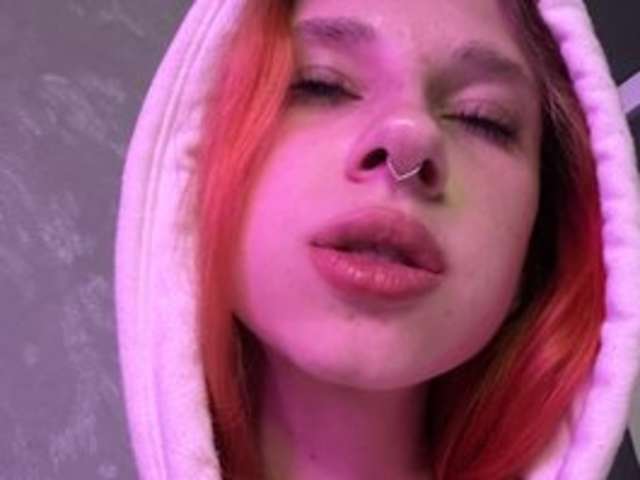 KIM-RED amateur webcam photo