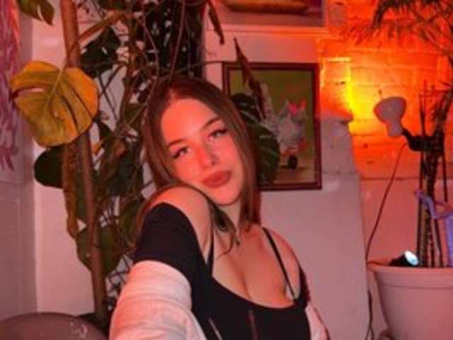 KRISTIGROUNE amateur webcam photo
