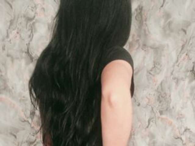 L-I-N-D-A amateur webcam photo