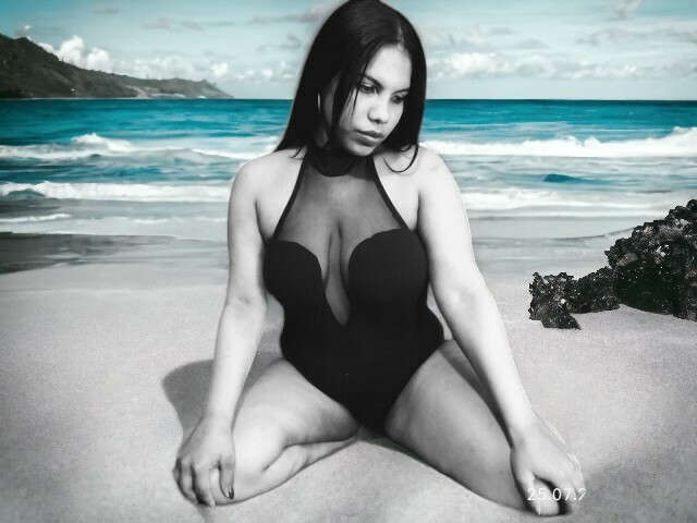 LADYSLAVE amateur webcam photo