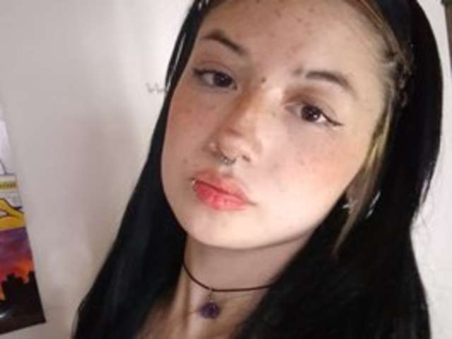 LEAH-TAY amateur webcam photo