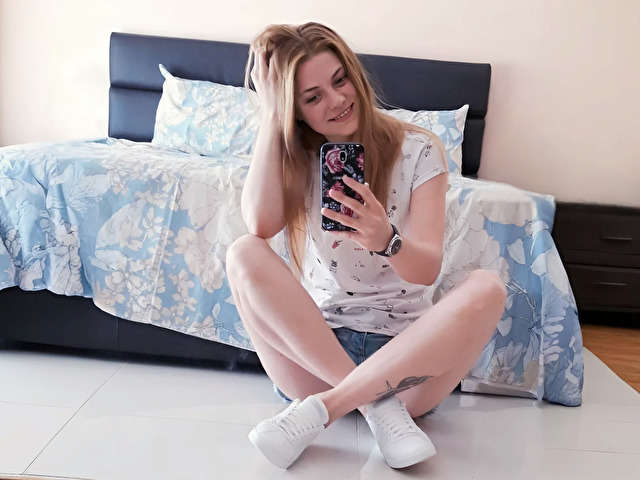 LADYMELLNS amateur webcam photo