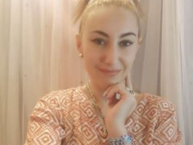 LADYMOONCASH amateur webcam photo