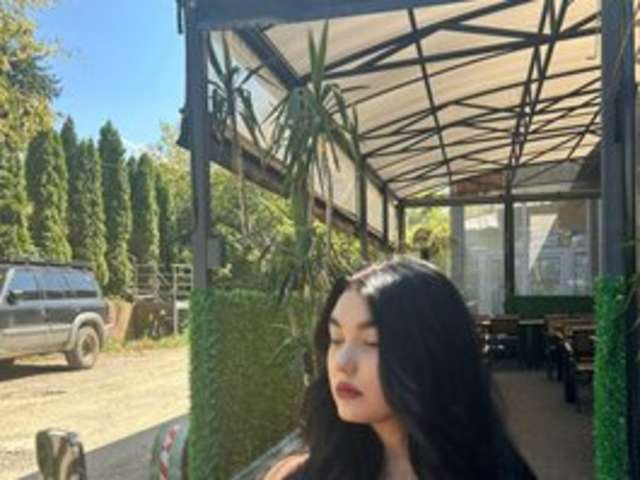 LEAHNOIR amateur webcam photo