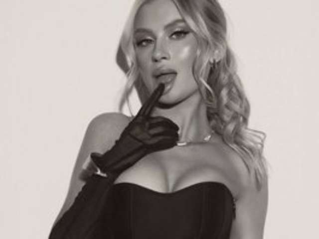 LEGALLYBLONDEA amateur webcam photo