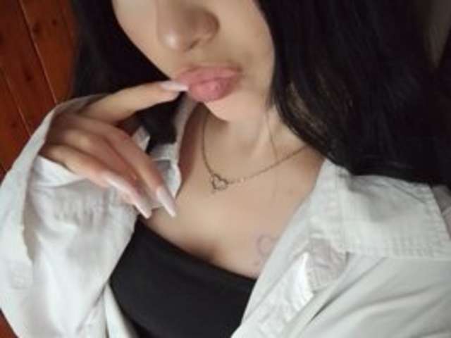 LINDAHOWELL amateur webcam photo