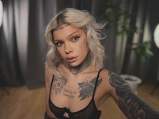 LISALOVELYY amateur webcam photo