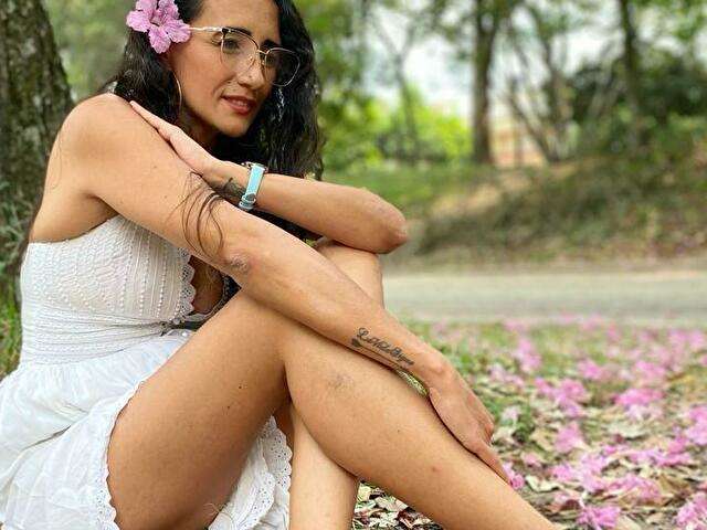 LUCYYNAUGTHY amateur webcam photo