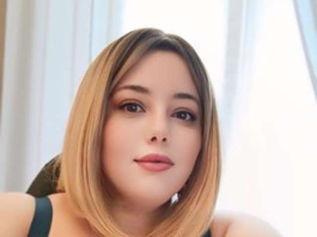 MARGOCURVES amateur webcam photo