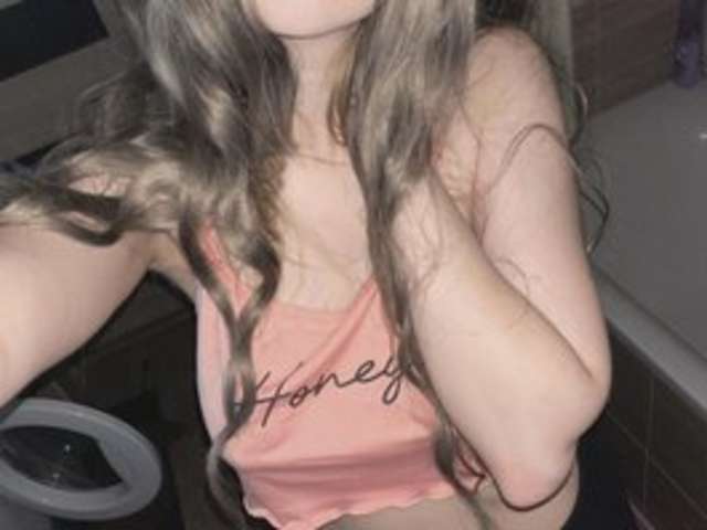 MELANIAMYR amateur webcam photo