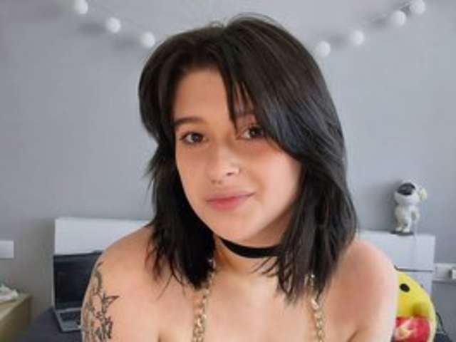 MIKIIKIWI amateur webcam photo