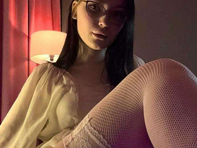MILLIE amateur webcam photo