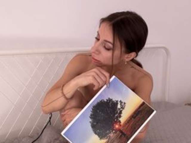 MIRANDAHOBBS amateur webcam photo
