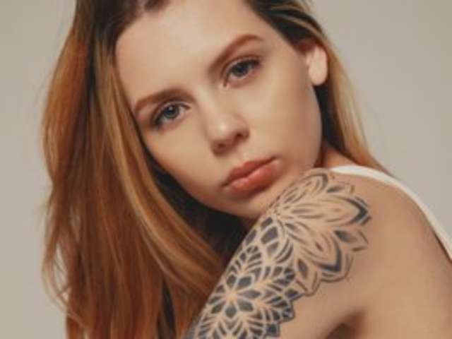 MIRANDASHAW amateur webcam photo