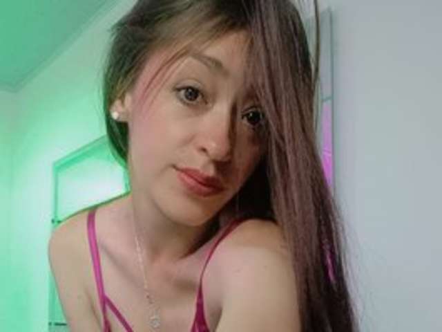 NAHOMI-ROUSSET amateur webcam photo