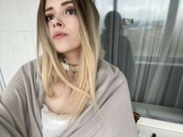 POLLY_WOW amateur webcam photo