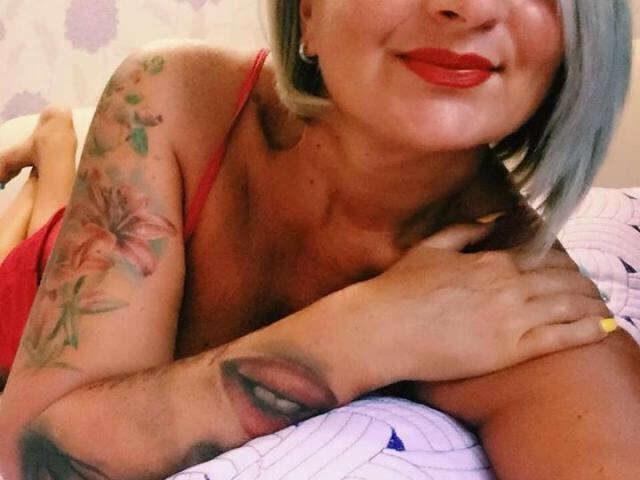 PUSSYEVELY amateur webcam photo