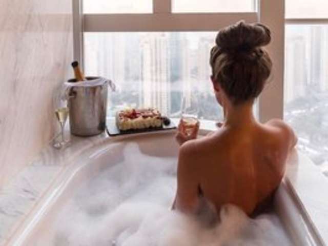 SARADUQUE amateur webcam photo