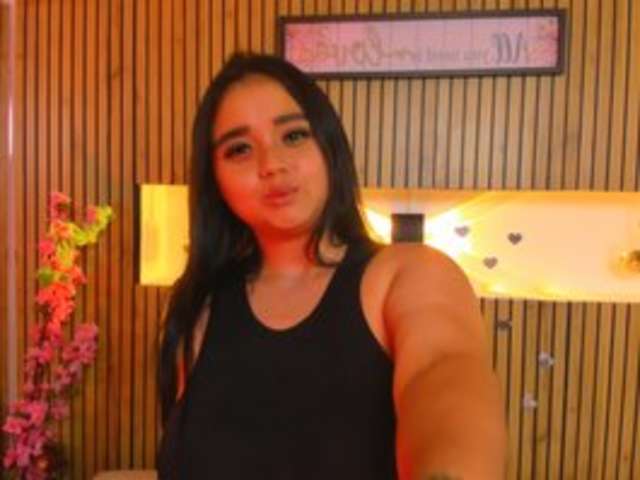 SARALONDON13 amateur webcam photo