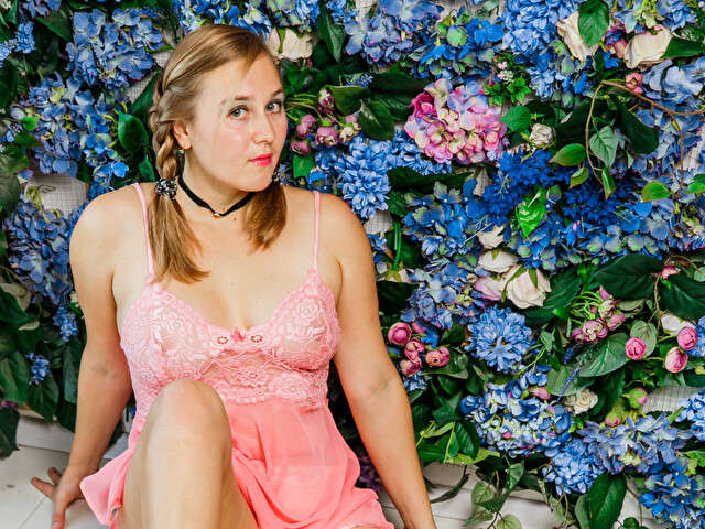 SQUIRTYALICE amateur webcam photo