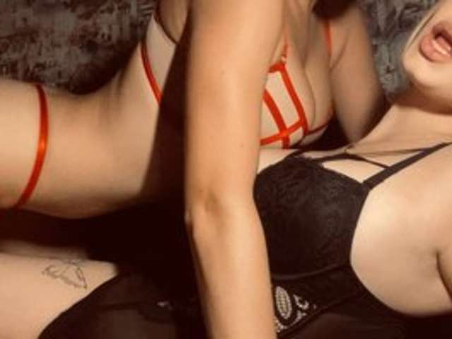 VIKAANDMILANA amateur webcam photo