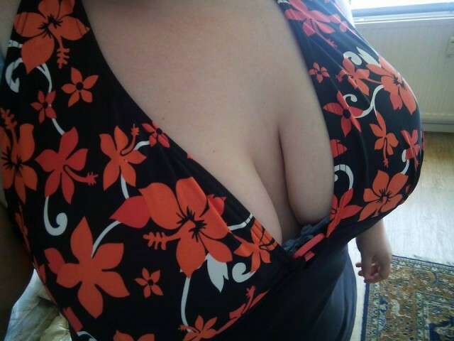 BIGBOOBIES27 amateur webcam photo