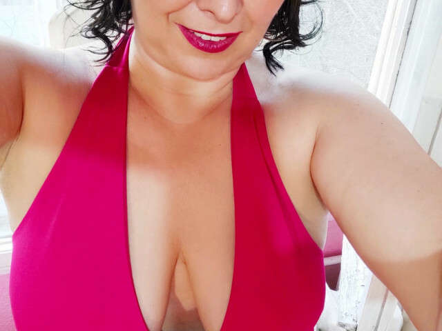 1MILF4U free sexy photo