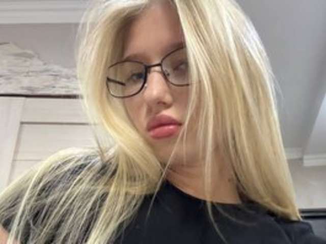 CRYSTALYSS amateur webcam photo