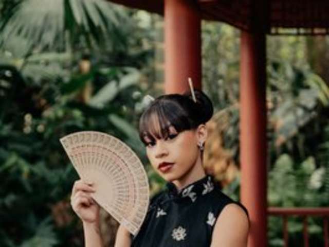 KIMHILTON- amateur webcam photo